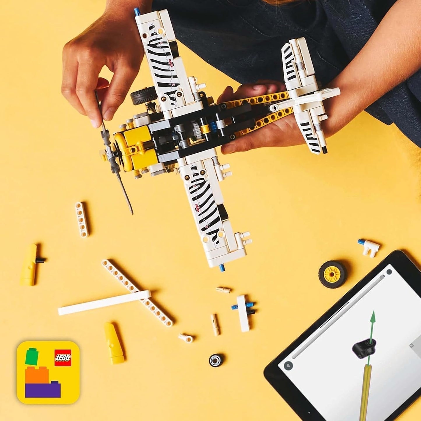 Jouet de construction d'avion à hélice LEGO Technic pour enfants, cadeau pour garçons et filles de 8 ans, moteur à piston 4 cylindres, modèle d'avion à hélice rotative 42198 Ensembles de construction Besuche den LEGO-Store