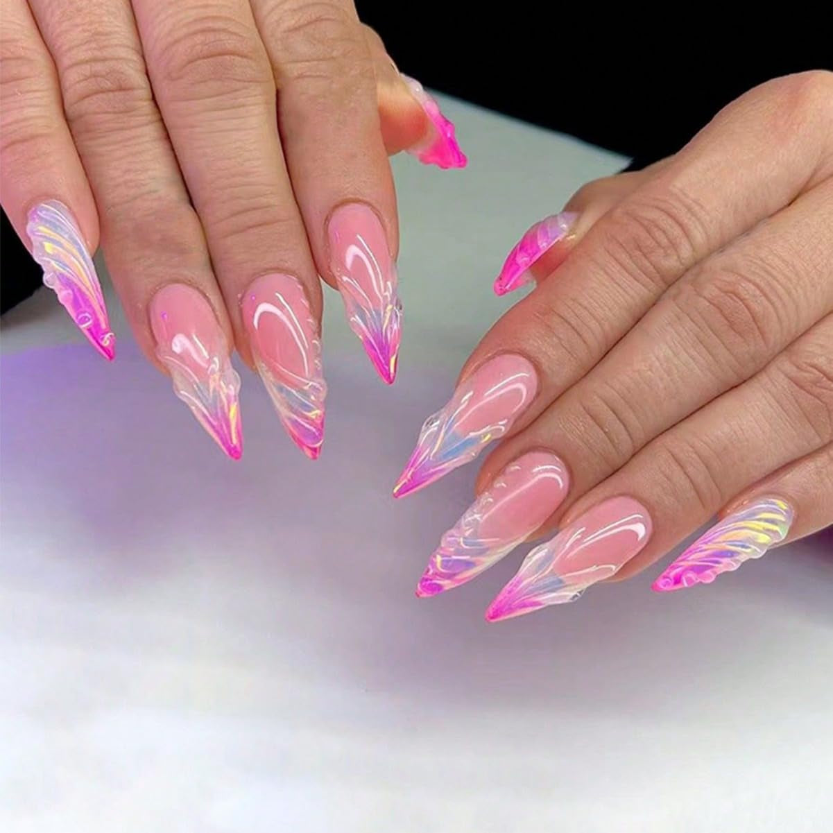 Mouyouglow longs ongles Stiletto laiteux blanc dégradé rose paillettes Cool faux ongles avec colle rose Ombre paillettes ongles artificiels
