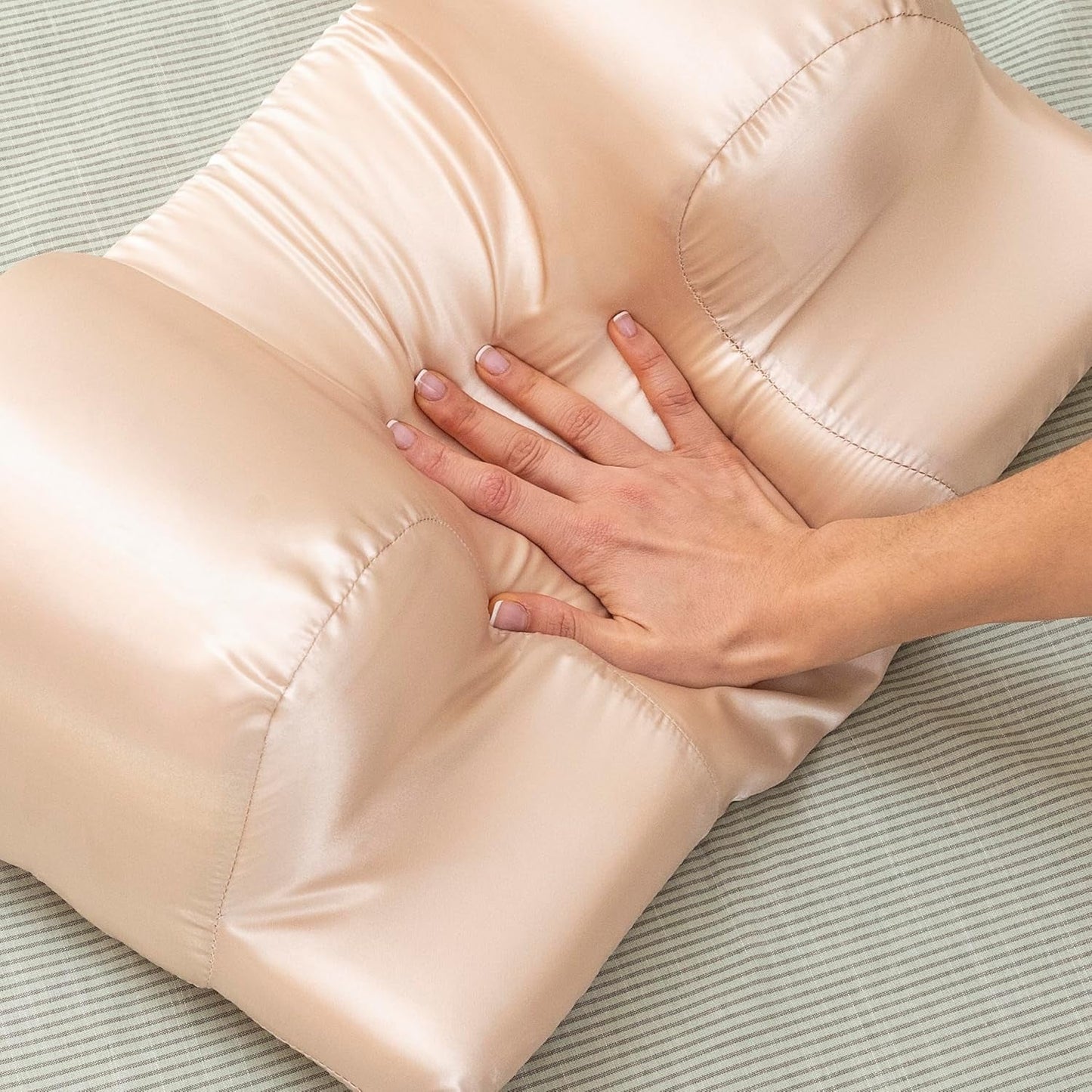 Oreiller cervical anti-rides InnovaGoods avec housse en satin Youthlow, multicolore