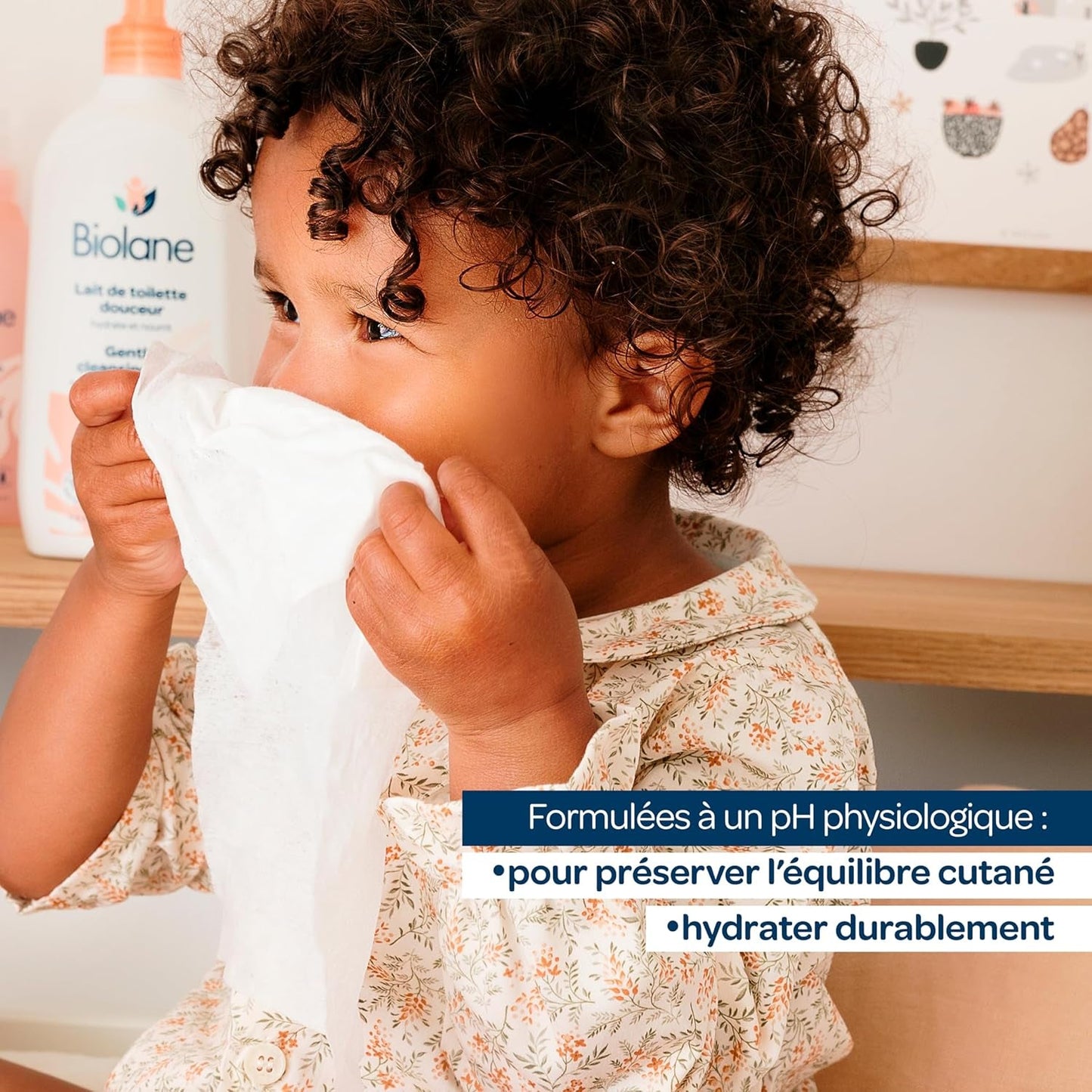 BIOLANE - Lingettes Humides Bébé Visage et Mains - Paquet de 6 - 384 Lingettes (6 x 64 cm) - Nettoie et Protège - Produits de Toilette - Hypoallergéniques - Pour Peaux Sensibles - 97% d'ingrédients naturels - Fabriquées