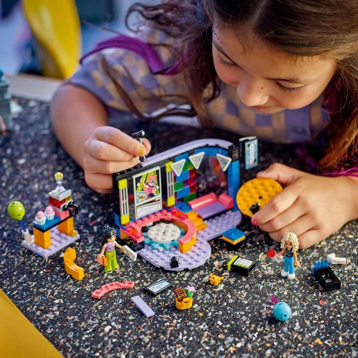 LEGO 42610 La soirée karaoké avec des amis Jeux de construction Besuche an LEGO-Store
