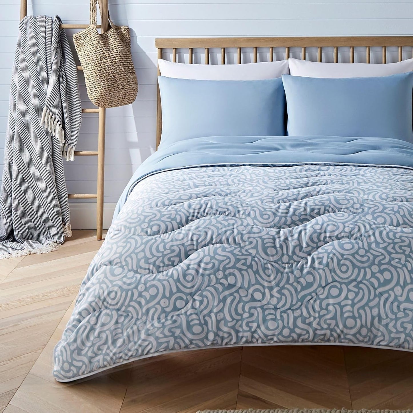Couette sans housse Night Lark Super King 6 Tog printemps été - Vagues abstraites. Couverture super douce, confortable et légère. Lavable en machine et séchage rapide, ensemble de taies d'oreiller réversibles tout en un Couettes et couettes Naty Shop Blanc Lit double