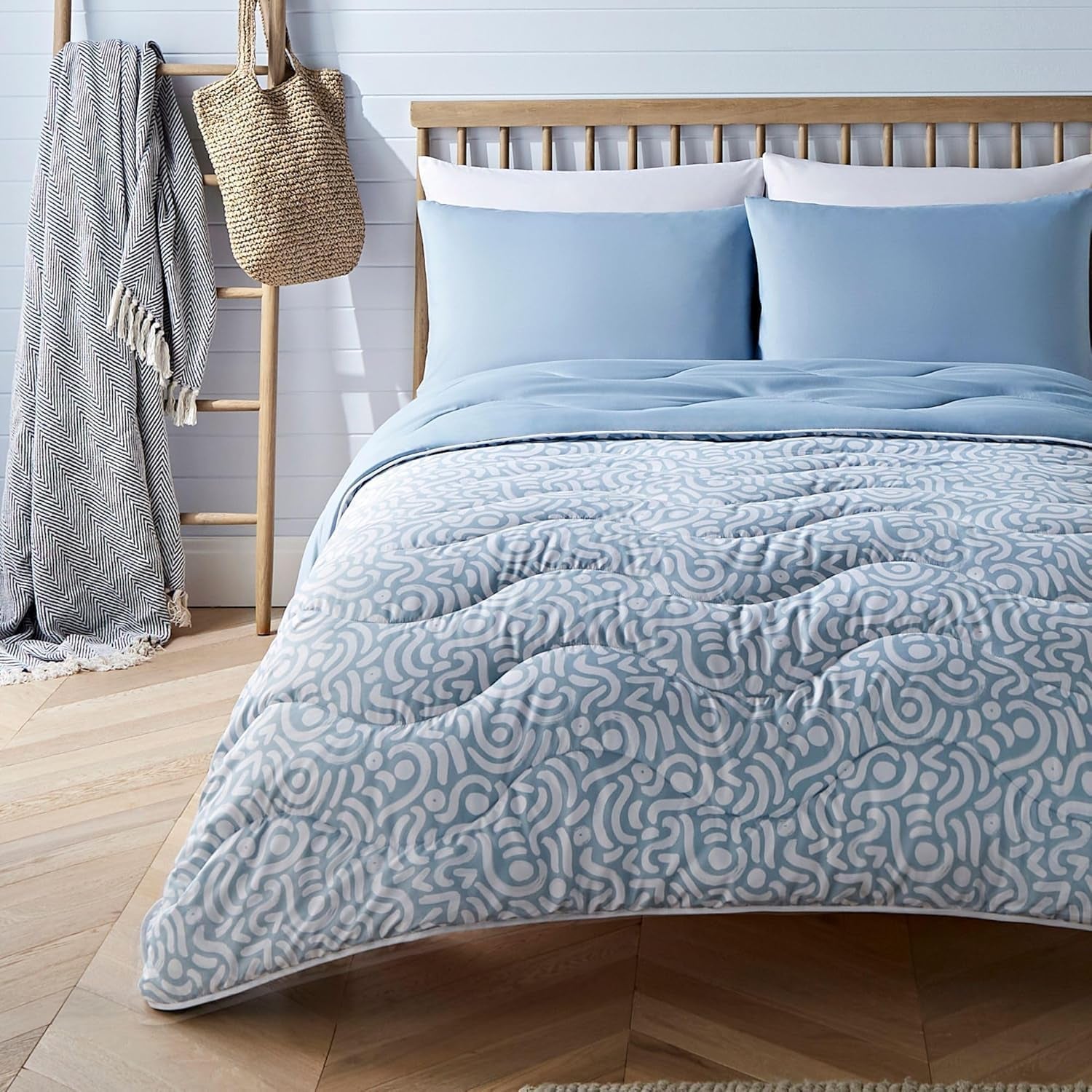 Couette sans housse Night Lark Super King 6 Tog printemps été - Vagues abstraites. Couverture super douce, confortable et légère. Lavable en machine et séchage rapide, ensemble de taies d'oreiller réversibles tout en un Couettes et couettes Naty Shop Blanc Lit double