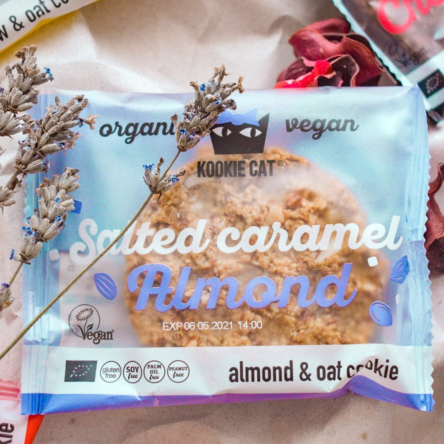 Biscuits végétaliens aux amandes et au caramel salé – Emballés individuellement, sans gluten, sans soja, avoine biologique aux amandes – 12 x 50 g Multipack (lot de 2)