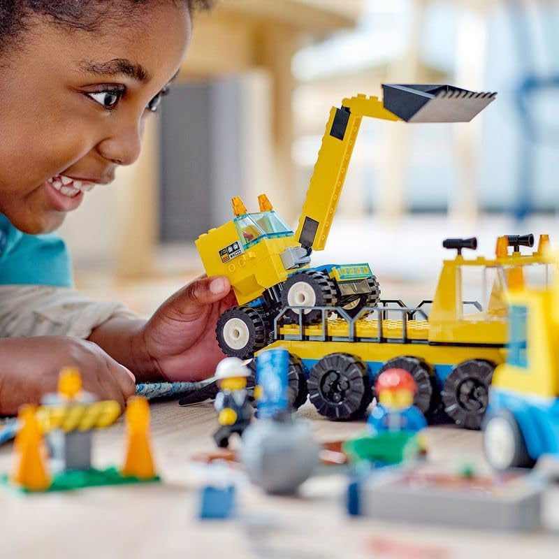 LEGO 60391 City Véhicules de construction et grue à boulets de démolition, pelle, camion-benne et véhicules de transport, jouet éducatif pour enfants à partir de 4 ans Besuche den LEGO-Store