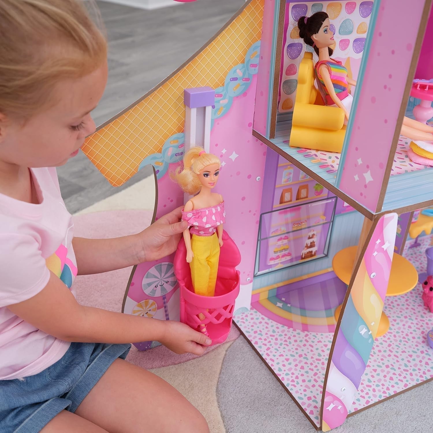 Kidkraft Candy Castle Maison de poupée en bois avec meubles et accessoires, maison de figurines lama licorne, élévateur à gâteau à la crème glacée et chaise en caoutchouc pour poupées, jouet pour 3 ans, 20242 Naty Shop Dollhouses