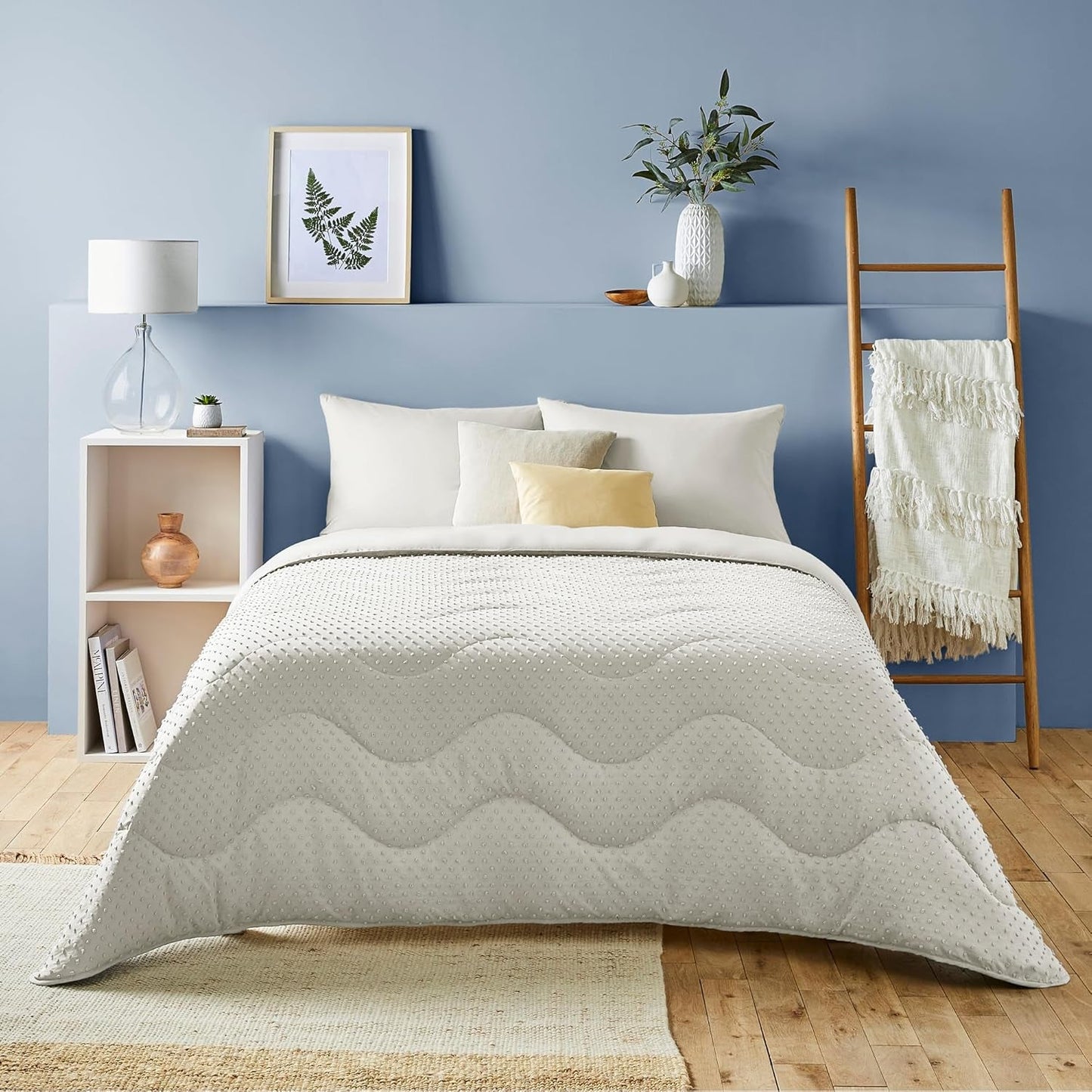 Naty Shop Couette sans housse Night Lark sans housse, 4,5 Tog, King Size, collection Tufted Dot, literie de luxe, hypoallergénique, lavable en machine, couettes et édredons sable chaud Naty Shop Warm Sand 4,5 Tog – King
