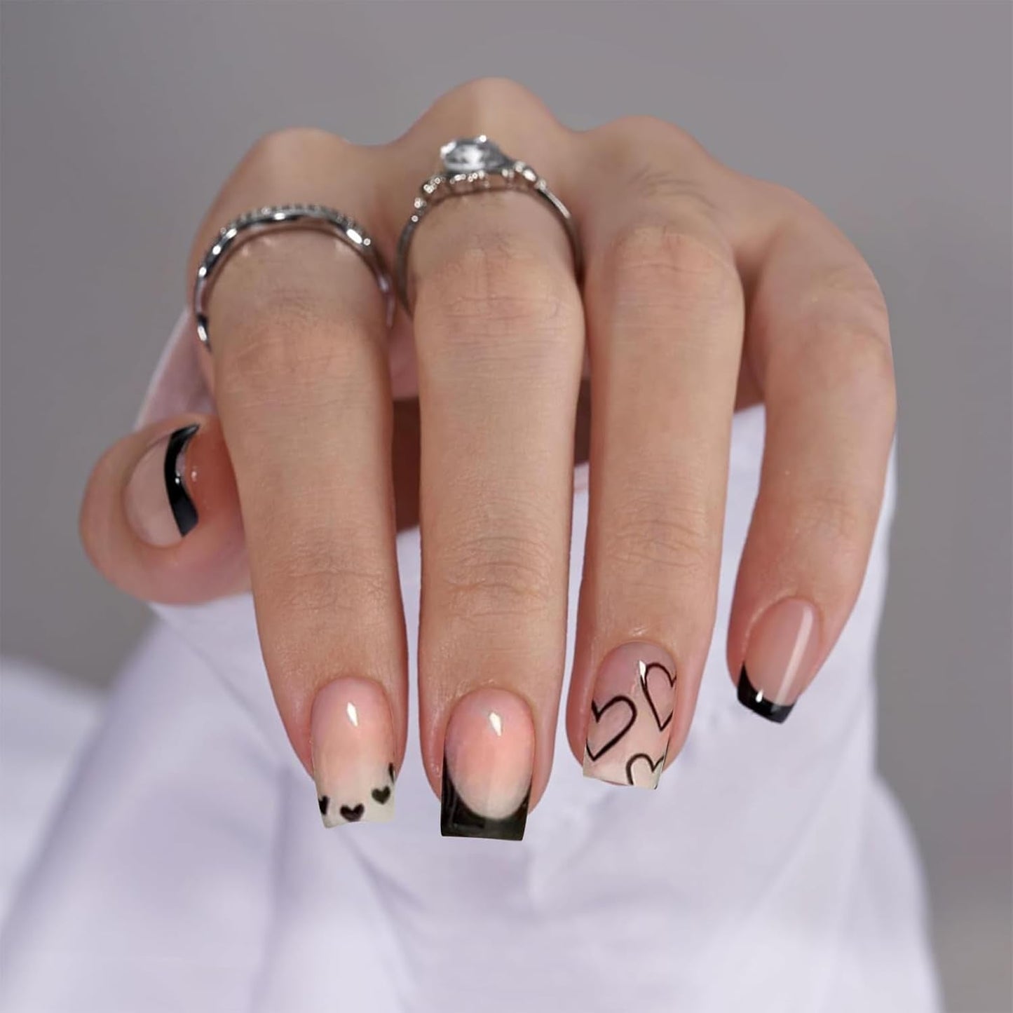 Faux ongles à pointe française carrée courte, 24 pièces, Design cœur blanc, ongles noirs en acrylique, couverture complète