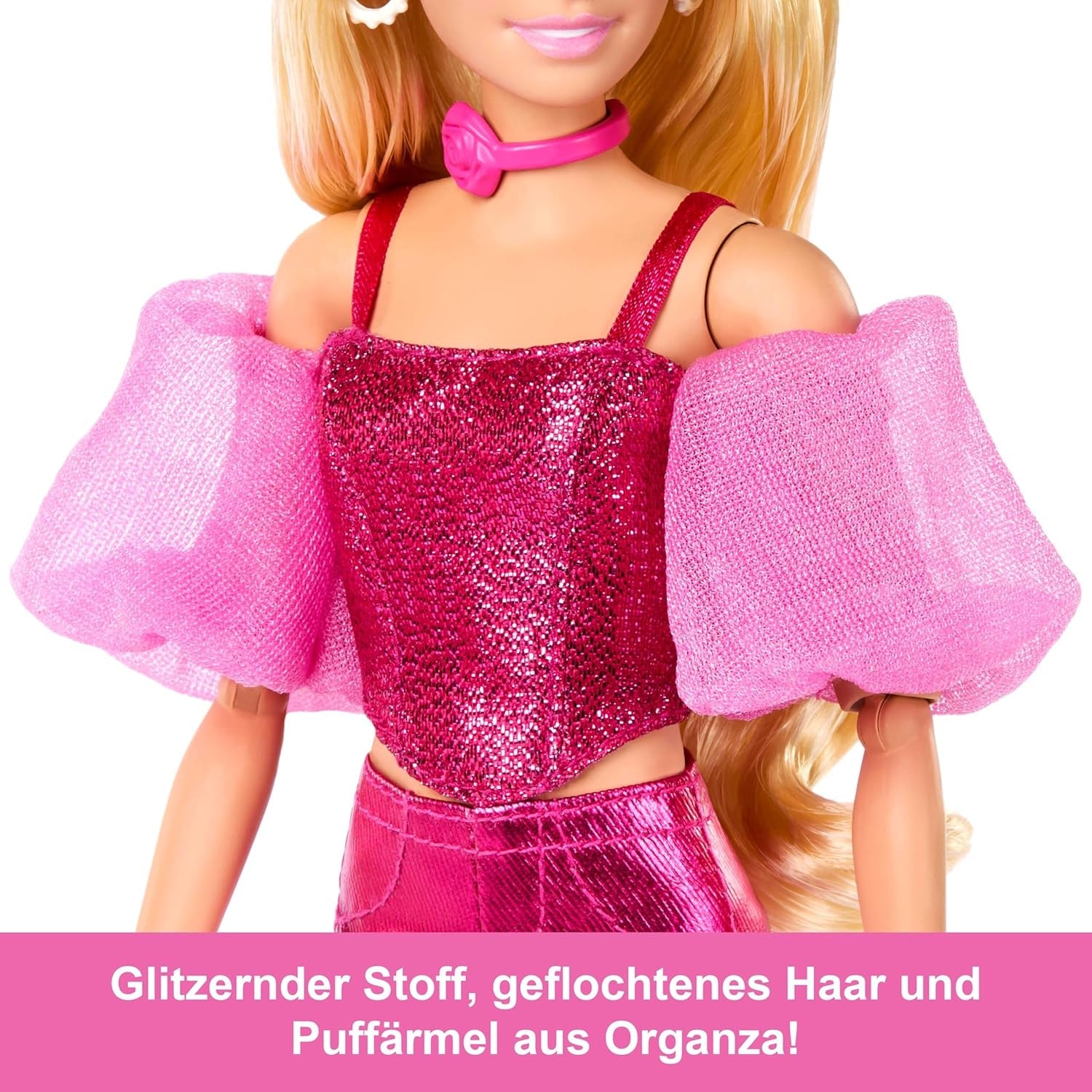 Poupée Barbie Deluxe Style #5 dans une tenue blonde rose métallisée avec un haut corsage scintillant et un pantalon scintillant, avec des accessoires dont un collier rose et un sac à main, JFP40