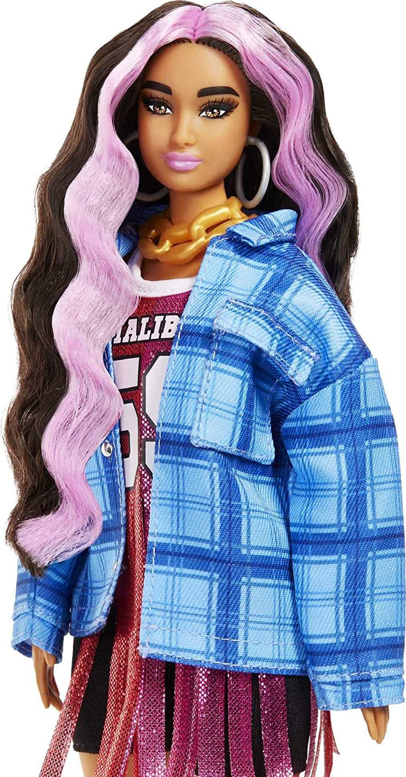 Barbie HDJ46 - Poupée supplémentaire en robe avec maillot de basket et accessoires, avec animal Corgi, cheveux bouclés extra longs avec mèches roses et articulations flexibles, jouet cadeau pour enfants à partir de 3 ans Naty Shop Dolls