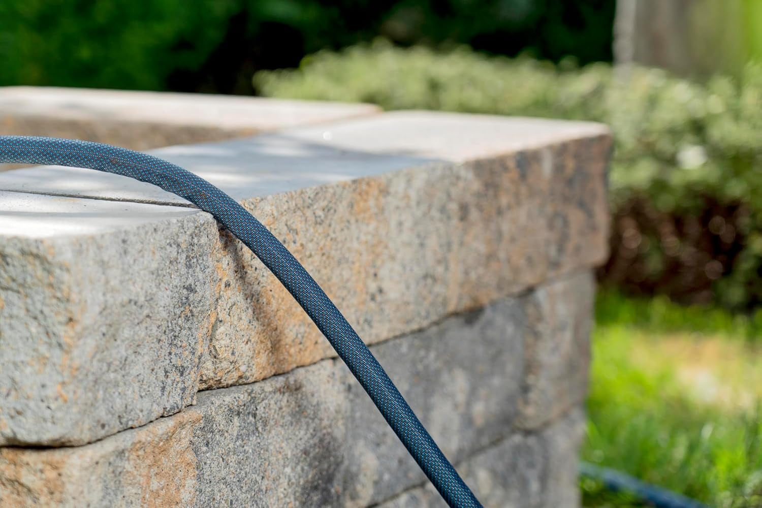 Gardena Liano Xtreme 1/2" 20 m set : Tuyau d'arrosage textile extrêmement robuste avec tuyau intérieur en PVC léger et résistant aux intempéries (18470-20)