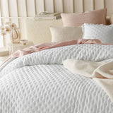 ROOM99 Molly Couvre-lit élégant en blanc 240 x 260 cm Couvre-lit polyvalent comme couvre-lit ou jeté de canapé pour lit et canapé Style couverture idéal comme couvre-lit et couvertures Beuche den ROOM99-Store