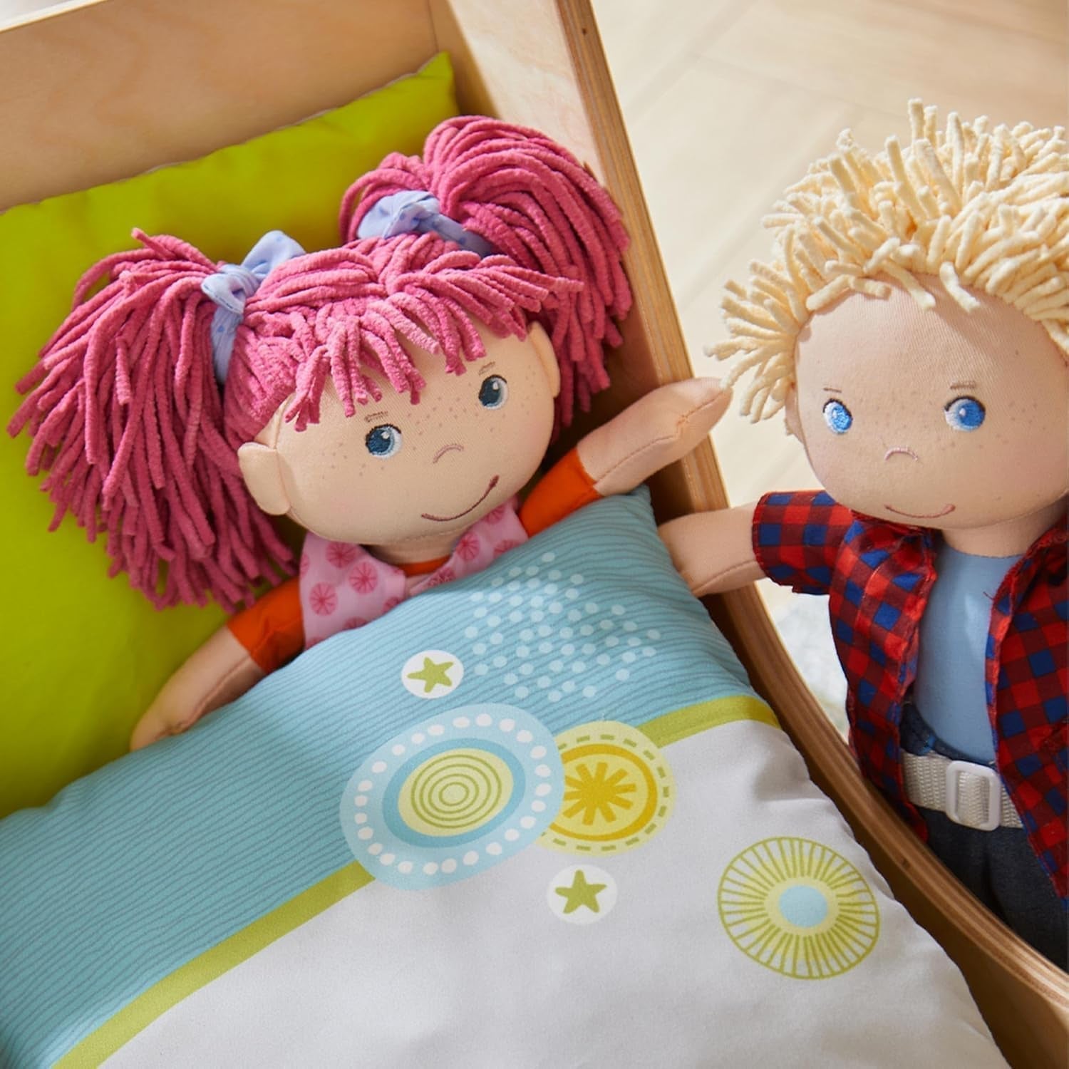Poupée HABA Lily Lou - Poupée en tissu doux à partir de 18 mois - 30 cm avec vêtements et cheveux - Compagnon de jeu idéal pour les petits enfants - 1302842001