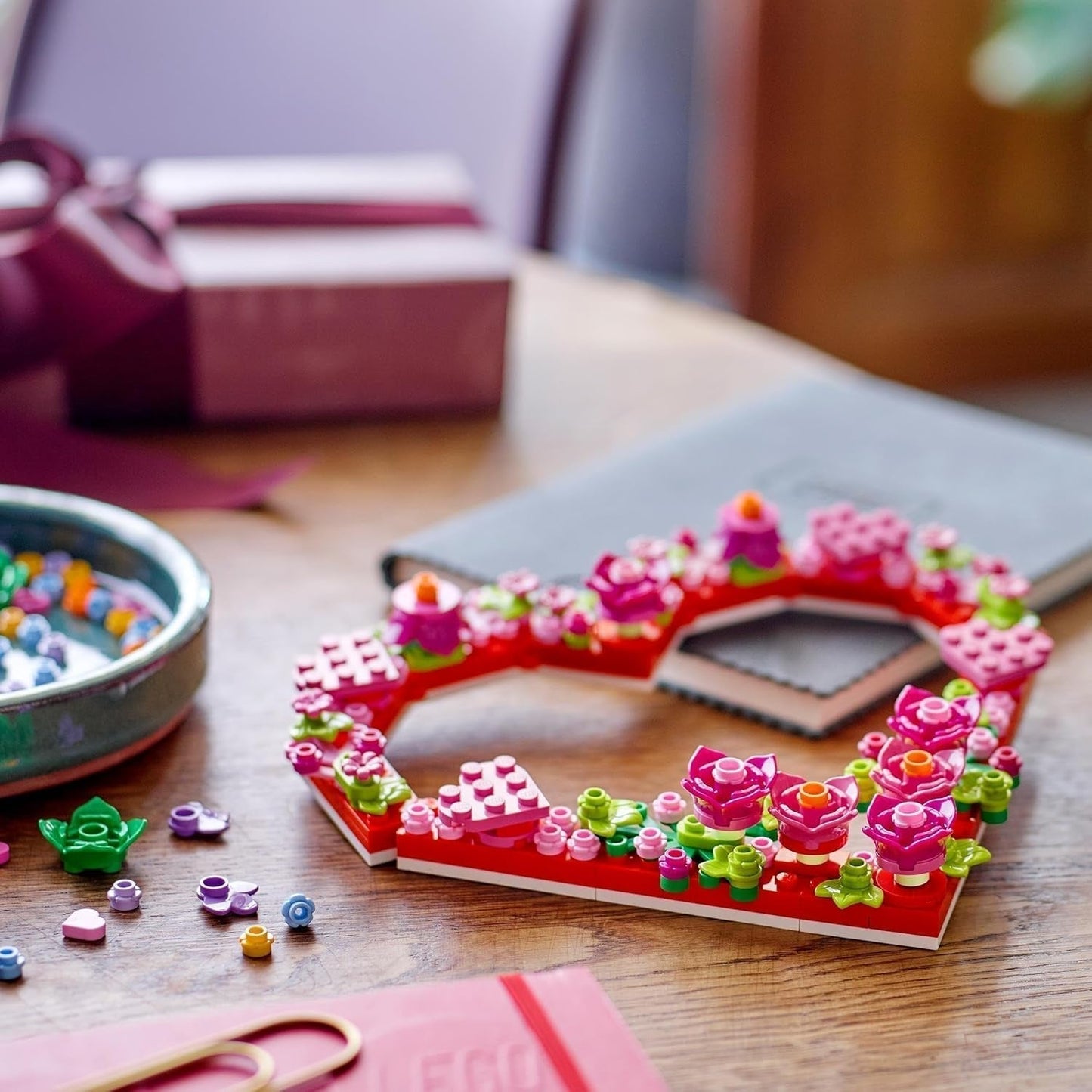 Set de décoration coeur LEGO, jouet de construction pour enfants, filles et garçons à partir de 9 ans, décorations de chambre d'enfant ou accessoires muraux, idée cadeau pour la Saint-Valentin, la fête des mères ou un anniversaire 40638 Jeux de construction Beuche den LEGO-Store