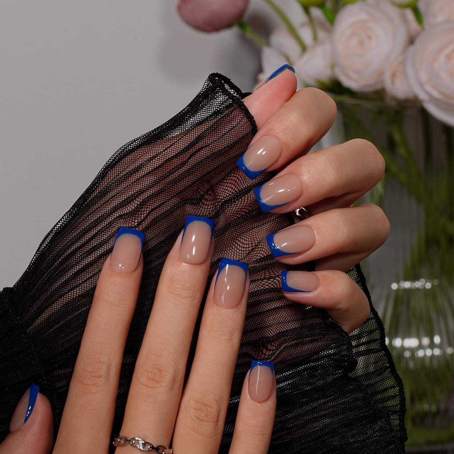 Faux ongles à pointe française courte – 30 pièces d'ongles noirs à coller sur des ongles carrés courts, faux ongles à pointe française avec colle, ensemble d'ongles artificiels carrés pour femme