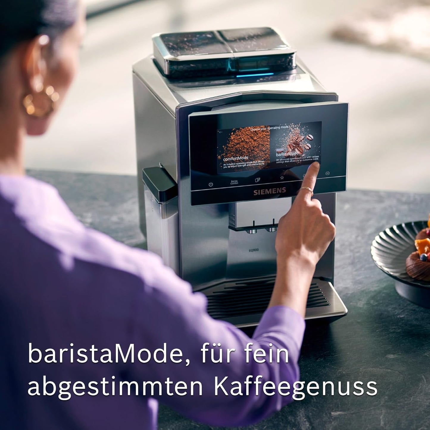 Machine à expresso automatique Siemens EQ900, grand écran couleur TFT, 2 réservoirs à grains, 36 boissons chaudes et froides, café froid, super silencieux, fonction deux tasses, contrôle par application, acier inoxydable, TQ907D03