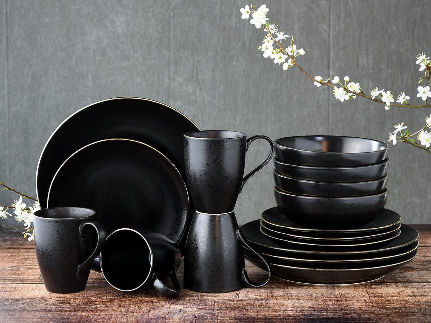CreaTable, 22699, série Industrial Gold BLACK, service de table 16 pièces pour 4 personnes, service combiné en porcelaine, passe au lave-vaisselle et au micro-ondes, fabrication de qualité
