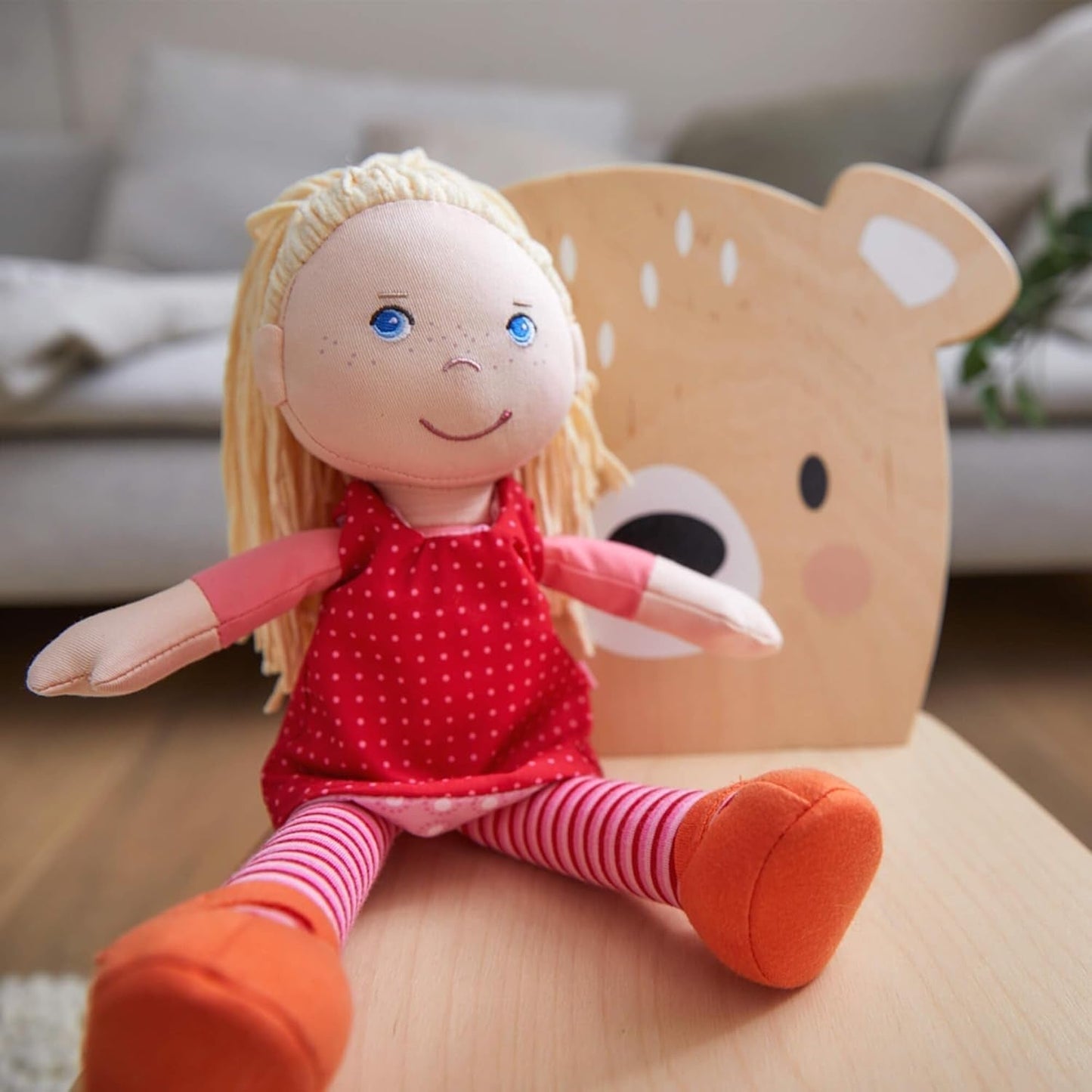HABA 302108 - Poupée Annelie, poupée en tissu avec vêtements et cheveux, 30 cm, jouet à partir de 18 mois, rouge Poupées Naty Shop