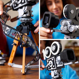 LEGO | Appareil photo Disney - Hommage à Walt Disney, Ensemble pour adultes avec mini-figurines de Mickey et Minnie Mouse, figurines de Bambi et Dumbo, Cadeau pour femmes, hommes et fans, Exposition 43230 Jeux de construction Besuche den LEGO-Store