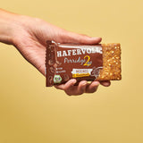 Hafervoll Porridge2go Beurre de cacahuète et noix, 13 barres x 55 g - Snack végétalien, biologique, sans gluten, sans sucre ajouté, avec avoine, dattes et bonbons au quinoa