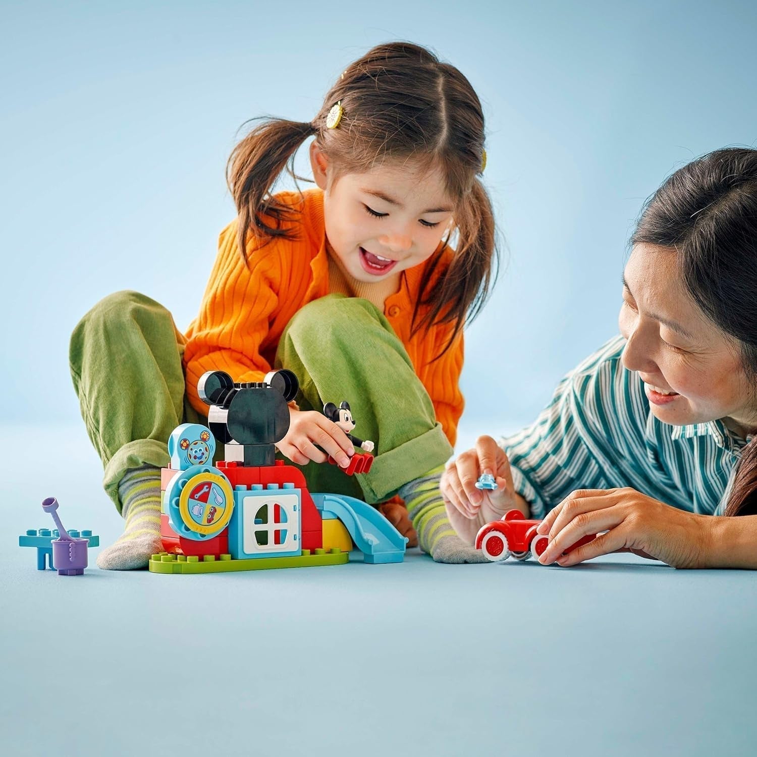 LEGO DUPLO - Disney Mickey's Clubhouse et sa voiture - jouet éducatif pour enfants d'âge préscolaire - jeu de construction avec 2 figurines, dont Mickey Mouse et Computer Toodles - idée cadeau pour garçons et filles à partir de 2 ans 10454 Jeux de construction Beuche den LEGO-Store