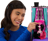 Monster High Buh-tique Hotel Dollhouse, ensemble de jeu pliable avec des surprises effrayantes dans chaque pièce et plus de 13 ensembles de jeu, y compris des meubles et des accessoires, JBF16