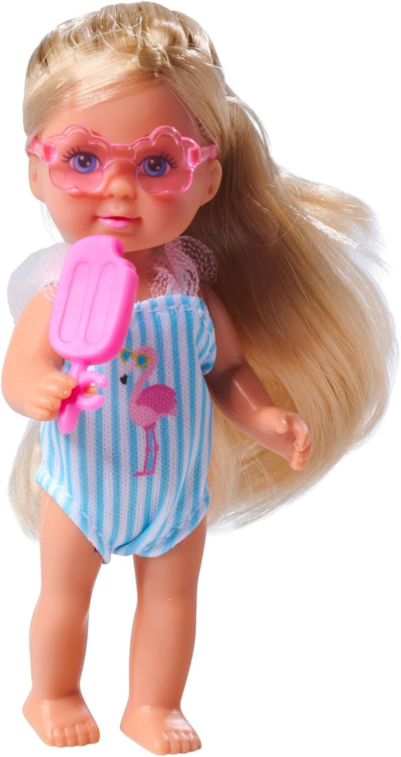 Simba Evi Love Travel, 2 modèles assortis, UN seul article sera livré, poupée dans une valise à roulettes, porte un maillot de bain à volants, comprend des lunettes de soleil et de la glace, 12 cm, à partir de 3 ans
