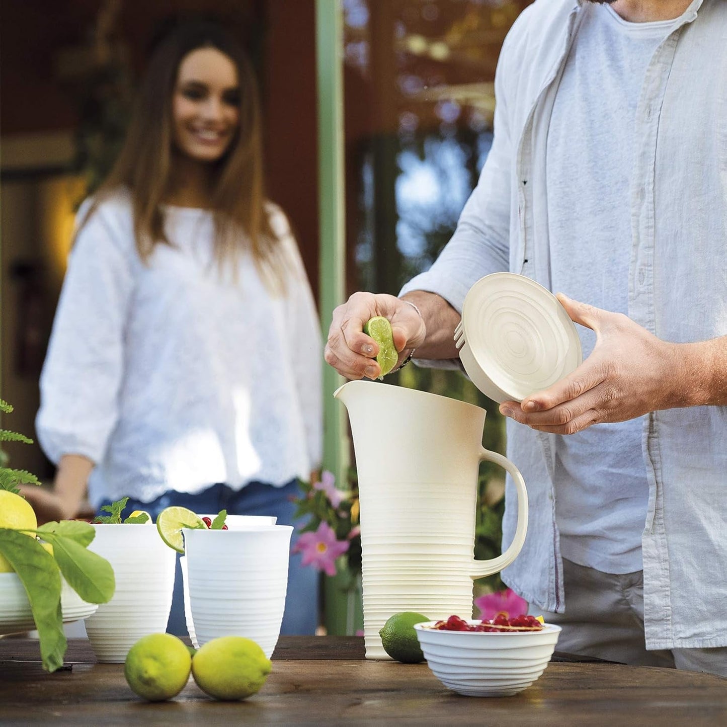 Guzzini - Tierra, Carafe avec Couvercle - Blanc Lait, 18,7 x 13,4 x 10 x h26,9 cm | 1800 cm3 - 181701156, Blanc