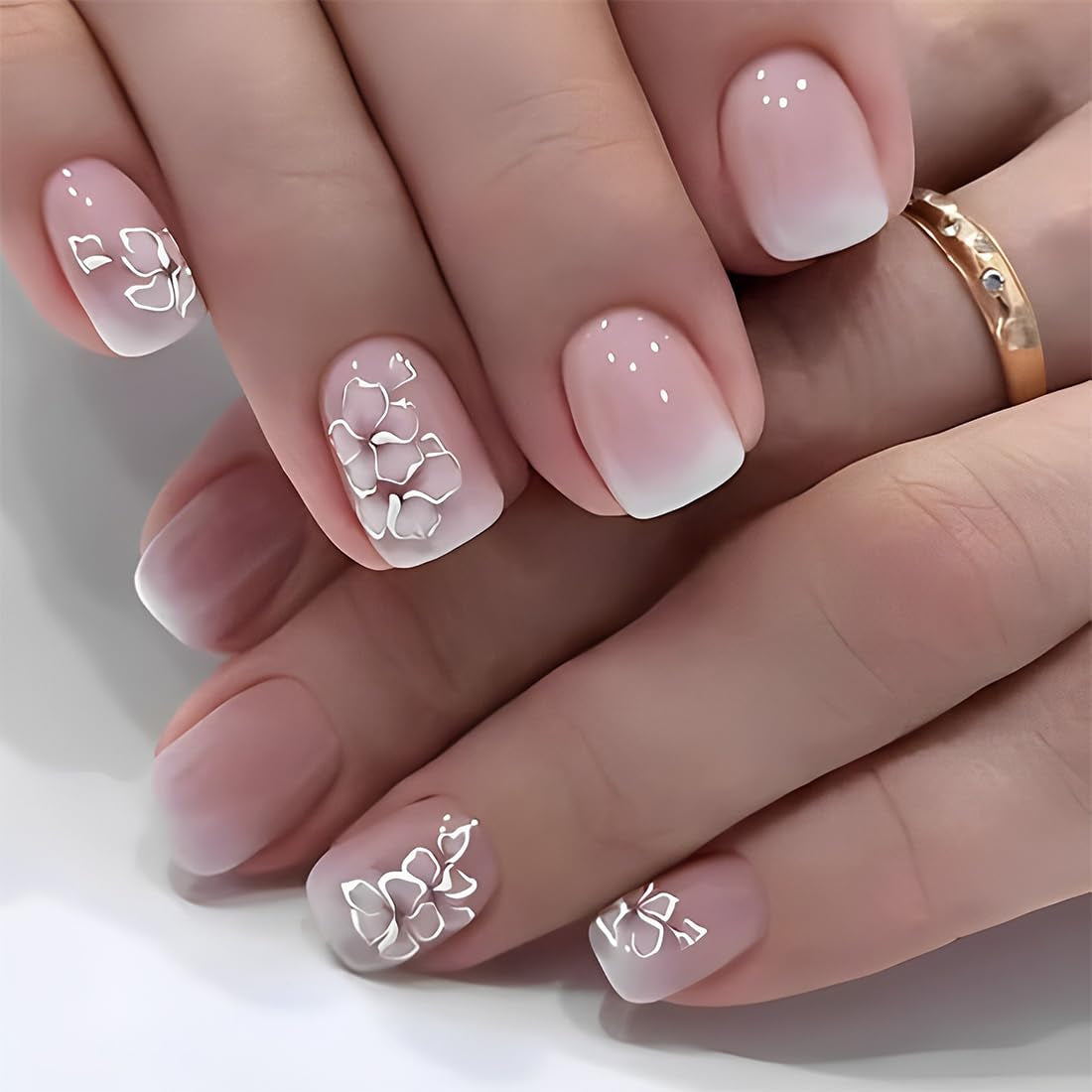24pcs colle carrée blanche sur les ongles courts motif floral dégradé rose presse sur les ongles ongles artificiels faux ongles art ongles carrés français ongles artificiels pour les femmes