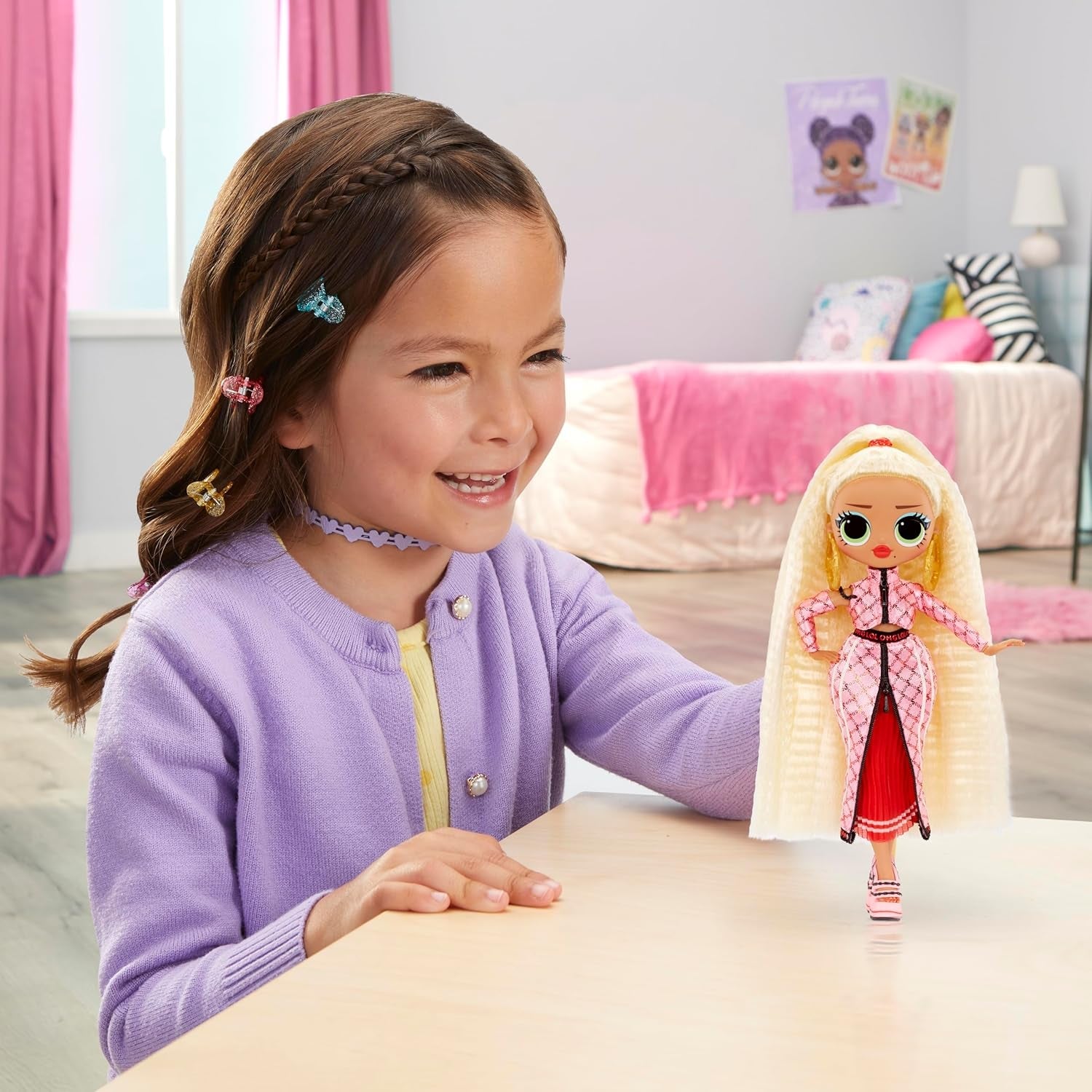 Mdr Surprise ! Poupée mannequin OMG - Article cadeau - Avec beaucoup de surprises, y compris des vêtements interchangeables et de fabuleux accessoires - Idéale pour les enfants de 4 ans et plus, Rose