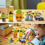 LEGO 11027 Classic Neon Creative Building Set, coffret de briques, jouet de construction avec modèles : voiture, ananas, extraterrestre, patins à roulettes, figurines et plus encore, pour les enfants à partir de 5 ans Jeux de construction Besuche den LEGO-Store