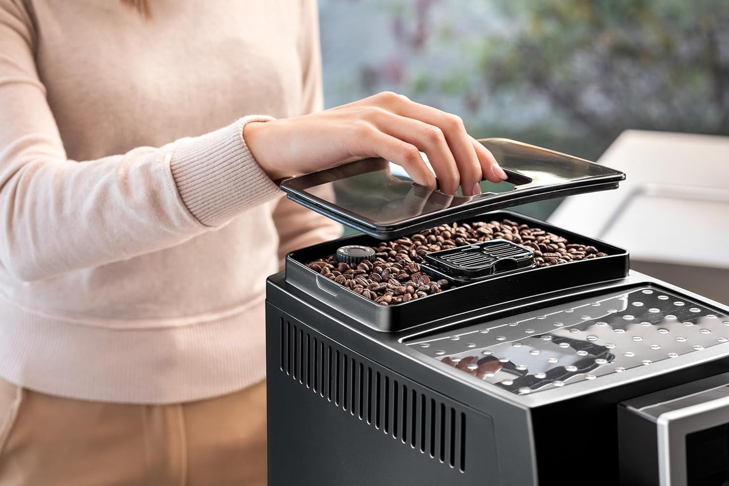 De'Longhi Magnifica S Smart ECAM 230.13.B Machine à expresso entièrement automatique avec mousseur à lait pour cappuccino, expresso, café et café long, boutons de sélection directe et commande rotative, fonction 2 tasses, noir