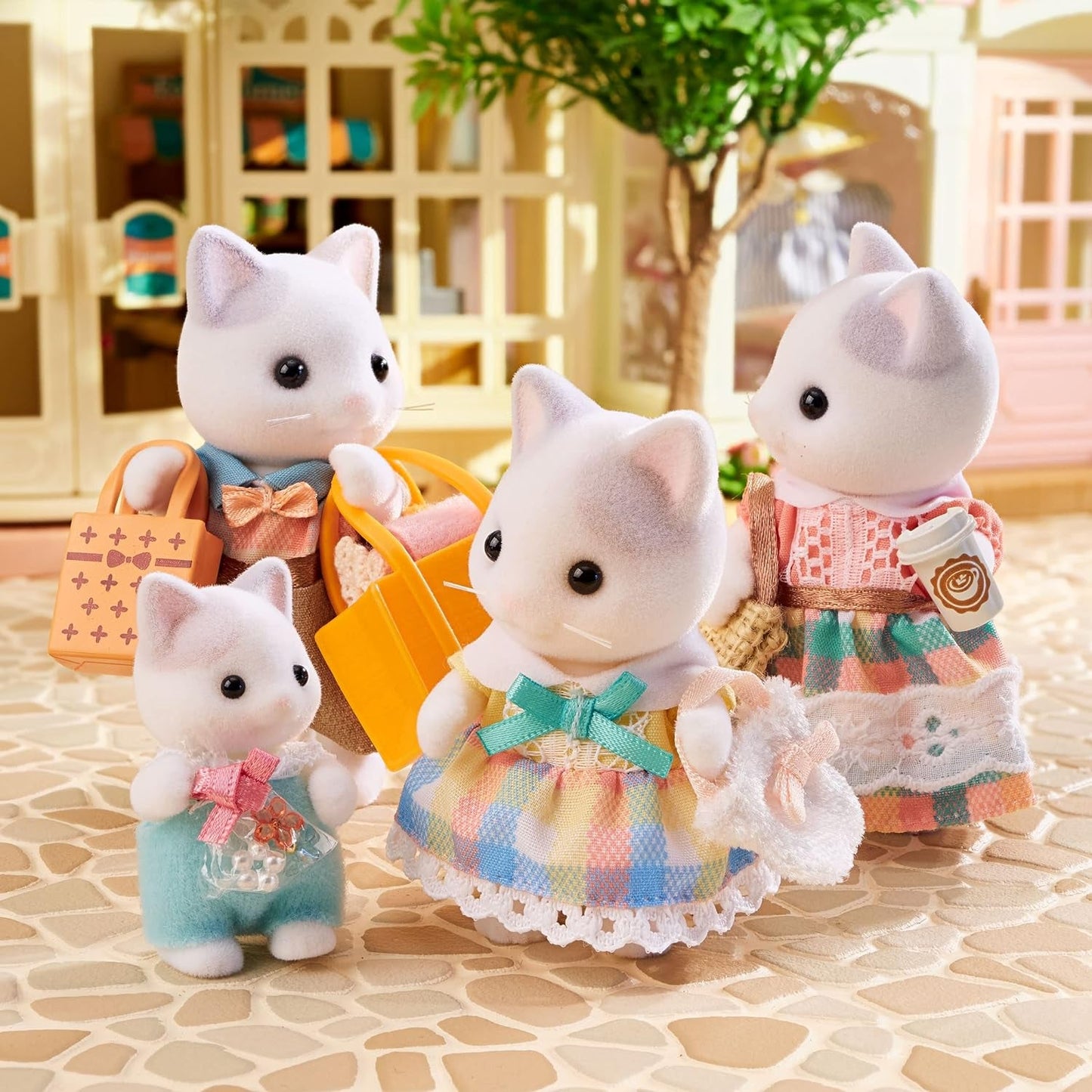 Sylvanian Families - 5738 Famille de chats de lait - Figurines de maison de poupée