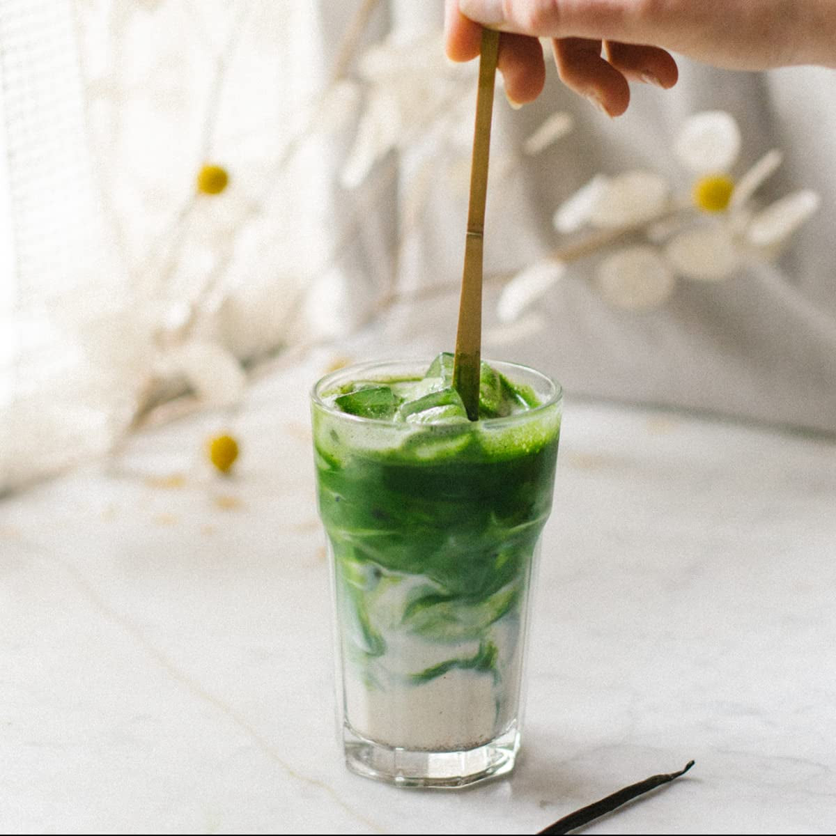Poudre de thé vert biologique Moya Matcha | 100 g qualité cérémonie traditionnelle 30 g | Cultivé et récolté biologiquement à Uji, Japon | Parfait à boire avec de l'eau, des lattes au matcha, des smoothies et des limonades