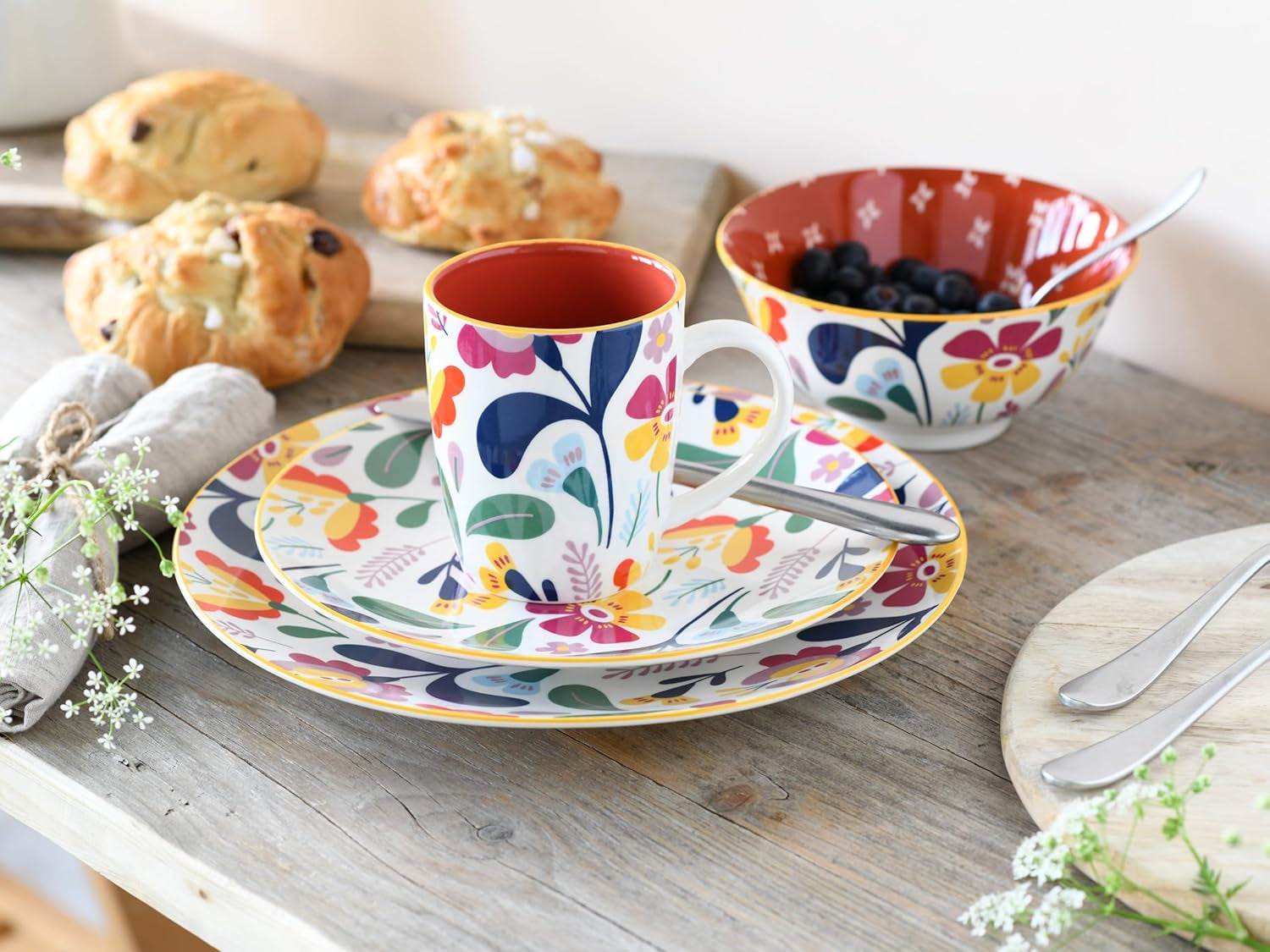 CreaTable, 17407, série Folklore, service de table 16 pièces pour 4 personnes, service combiné en porcelaine, passe au lave-vaisselle et au micro-ondes, fabrication de qualité