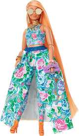 Barbie Extra Fancy, kurvige Langen erdbeerblonden Hair, zweiteiliges Outfit, Blaue Katze, rosa Handtasche, Ananas-Sonnenbrille, inkl Puppe, as Geschenk geeignet,HHN14