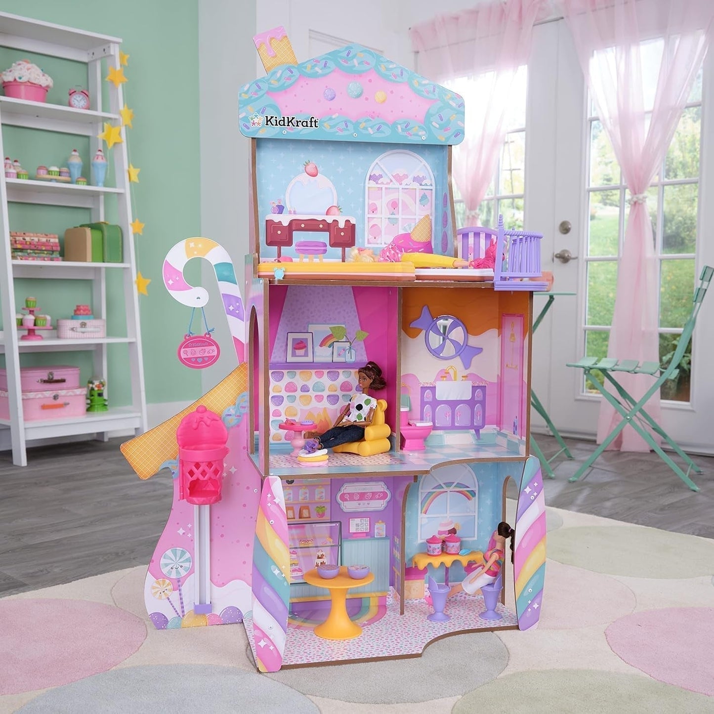 Kidkraft Candy Castle Maison de poupée en bois avec meubles et accessoires, maison de figurines lama licorne, élévateur à gâteau à la crème glacée et chaise en caoutchouc pour poupées, jouet pour 3 ans, 20242 Naty Shop Dollhouses