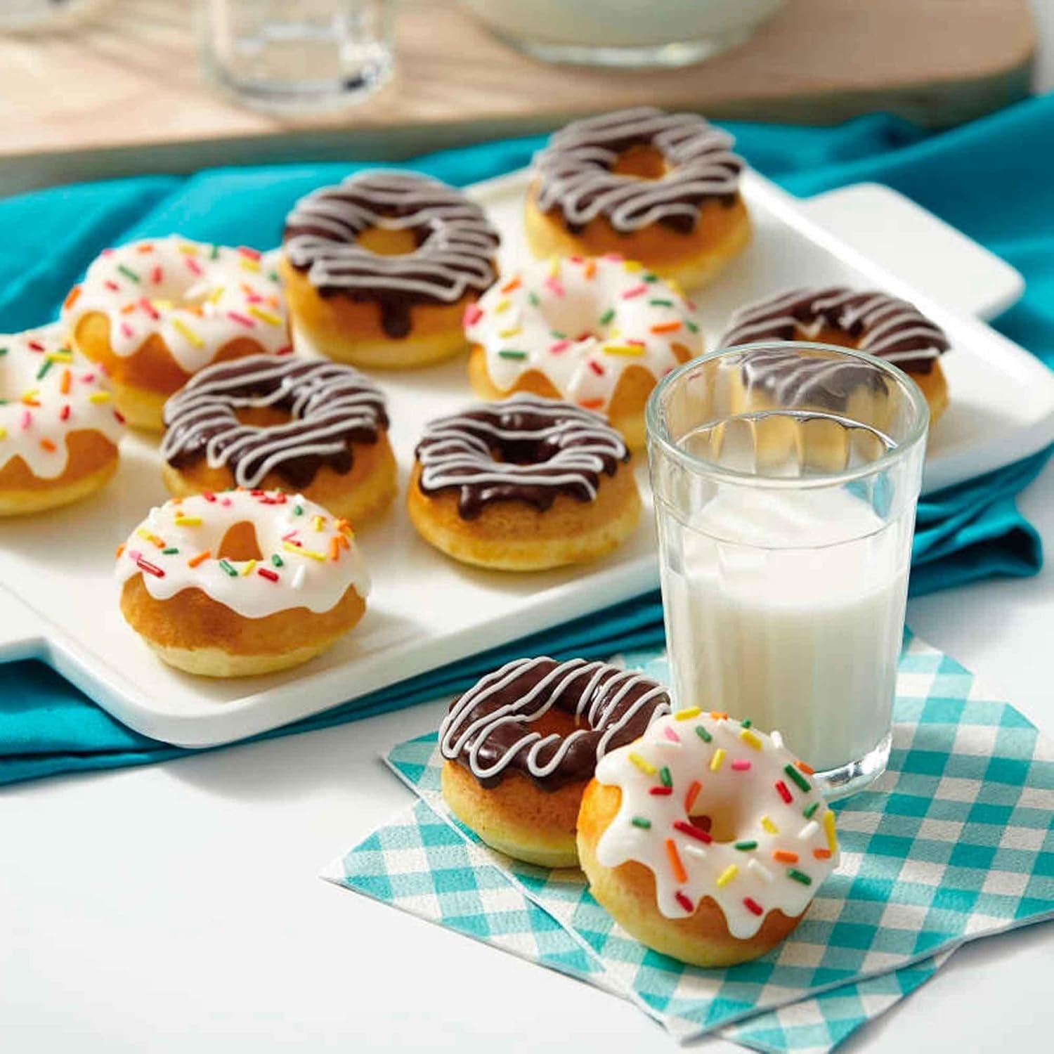 Wilton Donut-Backform Mit 12 Mulden Donutform, Hochwertige Donut Backform Mit Antihaftbeschichtung Für 12 Mini-Donuts, Spülmaschinenfest Moules et plaques pour la pâtisserie Naty Shop