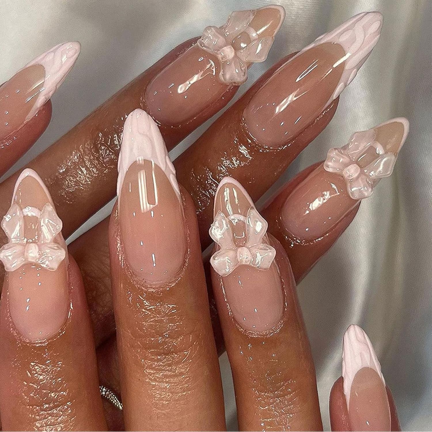 Faux ongles français à pression en amande blanche, 24 pièces, avec nœuds, perles, colle sur faux ongles, paillettes