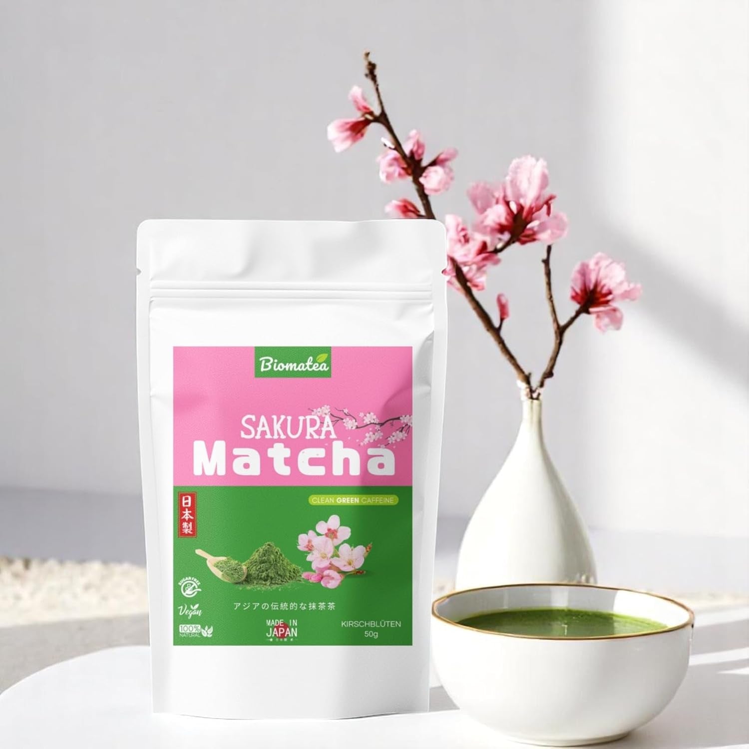 Thé Matcha Sakura 50 g – Qualité cérémonielle du Japon – Thé vert de qualité supérieure avec poudre de fleur de Sakura – Première récolte, moulu sur pierre, végétalien, sans additifs