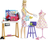 Barbie HDY90 - poupée de créateur de mode (30,40 cm) et studio, 25+ accessoires de design et de mode, bureau design, chaise, machine à coudre, modèle en tissu, mannequin et plus, jouets à partir de 3 ans Naty Shop Dolls