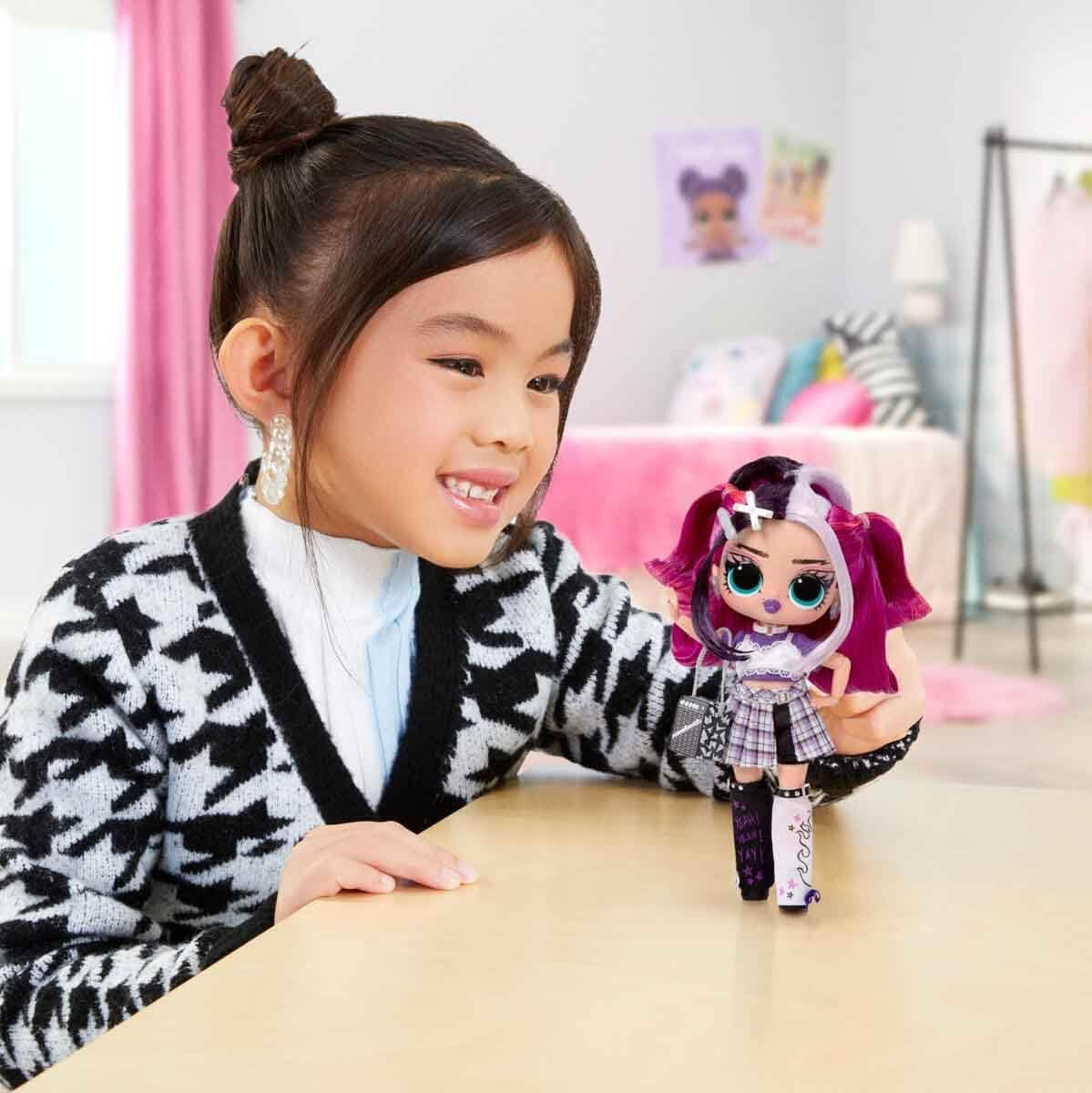Mdr Surprise ! Poupée mannequin pré-adolescente série 4 - Jenny Rox - Déballe 15 fabuleuses surprises et accessoires - Excellent cadeau pour les 4 ans et plus