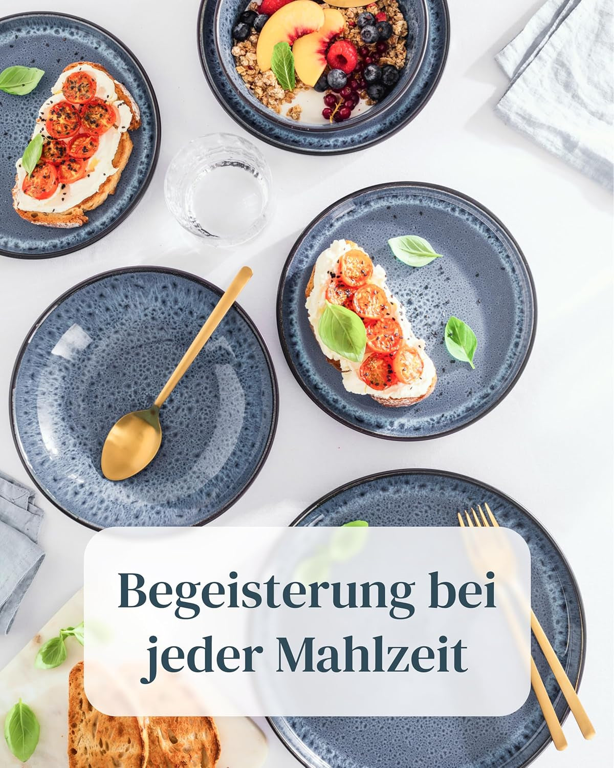 Service de vaisselle 18 pièces en grès céramique pour 6 personnes, design Ibiza, GAGNANT DU TEST. Un magnifique ensemble de vaisselle méditerranéenne en grès céramique comprenant des bols et des assiettes. Service de table Pure Living en bleu fumé.