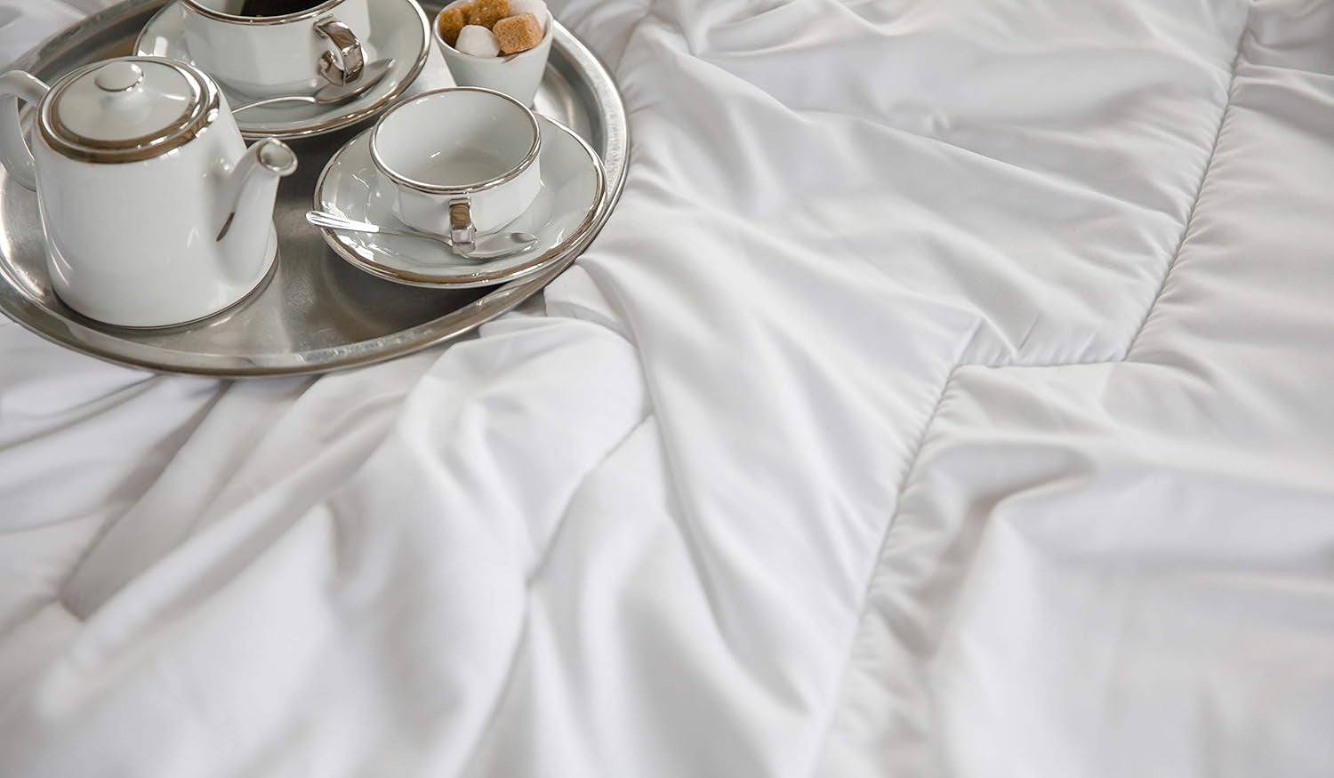COLAS NORMAND Couette anti-acariens et antibactérienne, légère, 260 X 240 cm, effet longue durée, hygiène parfaite, microfibre, douce et confortable, lavable, blanc 53130250 Couettes et couettes Naty Shop