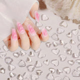 Breloques d'art d'ongle de coeur 3D, 320 pièces de breloques d'ongle en acrylique de couleur claire pour femmes, coeur plat en strass de 4 mm, 6 mm, 8 mm, décorations en forme de coeur pour femmes et filles, accessoires de manucure DIY (4 mm, 6 mm, 8 mm)