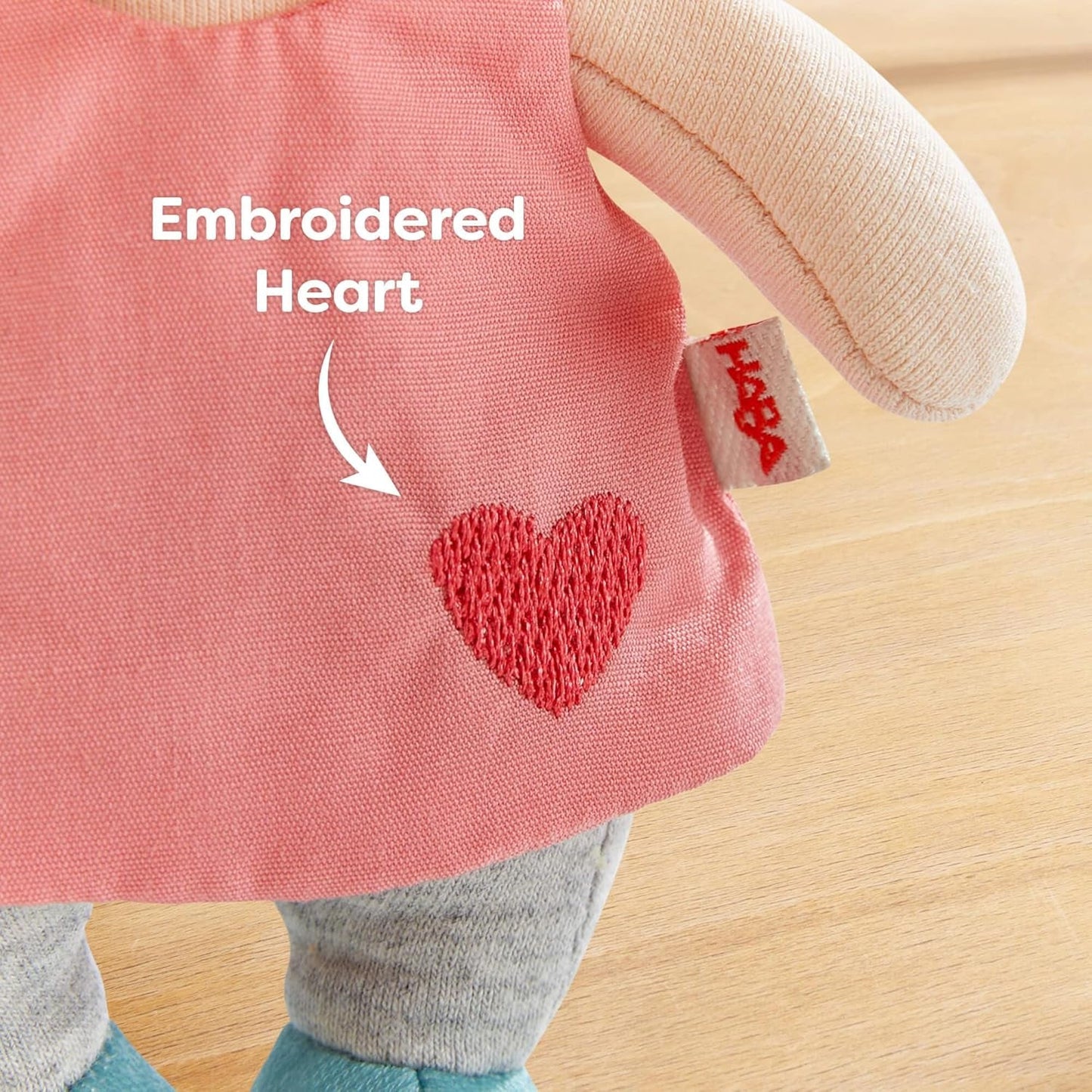 HABA Guardian Angel Lore - Poupée textile moelleuse (15 cm), cadeau de bienvenue parfait pour les bébés et les jeunes enfants - Lavable à 30 °C - 2011870001