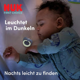 NUK First Choice Sucettes classiques jour et nuit pour bébés | 6-18 mois | Sucettes orthodontiques qui brillent dans le noir | 95 % d'acceptation par les bébés** | Bleu | Paquet de 2