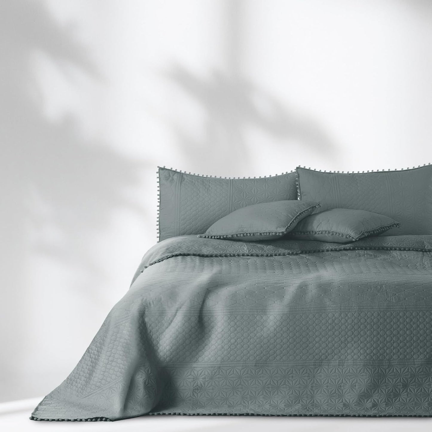 Ameliahome Couvre-lit avec pompons 220X240 Cm Couvre-lit double face matelassage par ultrasons Polyester Meadore Gris Lits et couvertures Besuche den AmeliaHome-Store