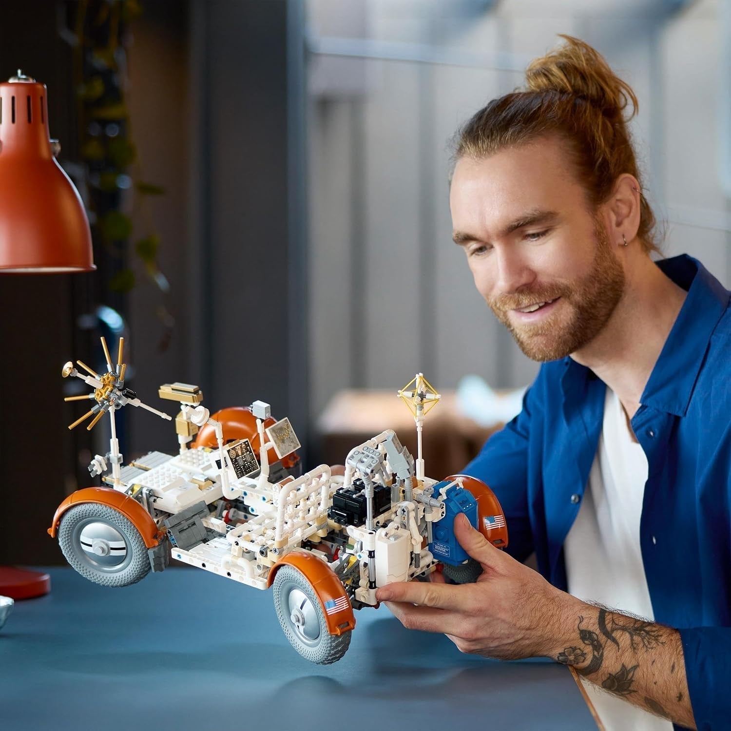 LEGO Technic NASA Apollo Lunar Roving Vehicle (LRV), modèle de Rover lunaire pour adultes, objet de collection spatial pour les amateurs de sciences, jouet de construction, modèle de véhicule spatial 42182 Ensembles de construction Besuche den LEGO-Store
