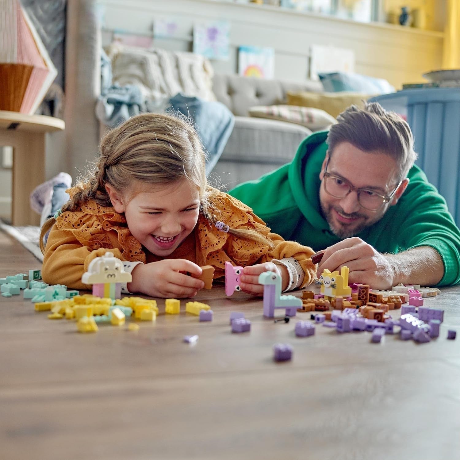 LEGO 11028 Ensemble de construction créatif pastel classique Boîte de briques, jouet de construction pour filles et garçons âgés de 5 ans et plus avec modèles ; glace, dinosaure, chat et plus encore Jeux de construction Besuche an LEGO-Store